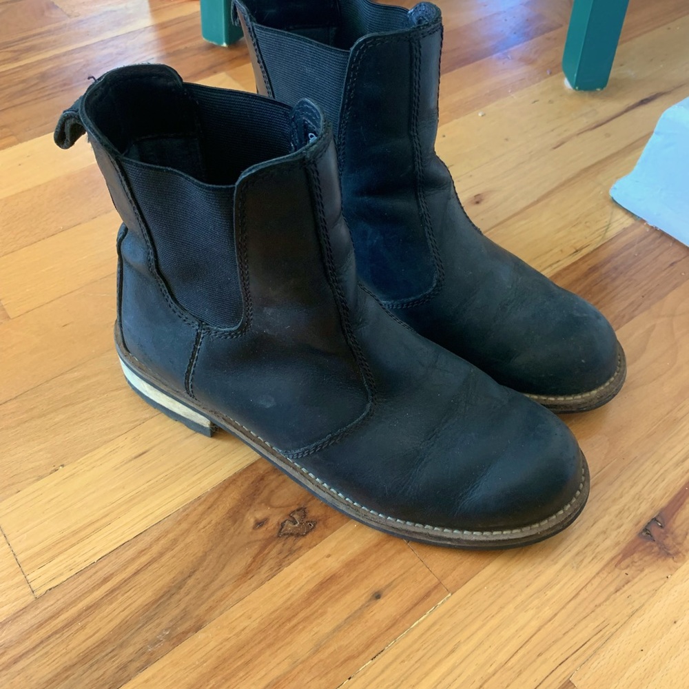 Kodiak waterproof black leather boot. Women’s size 6.